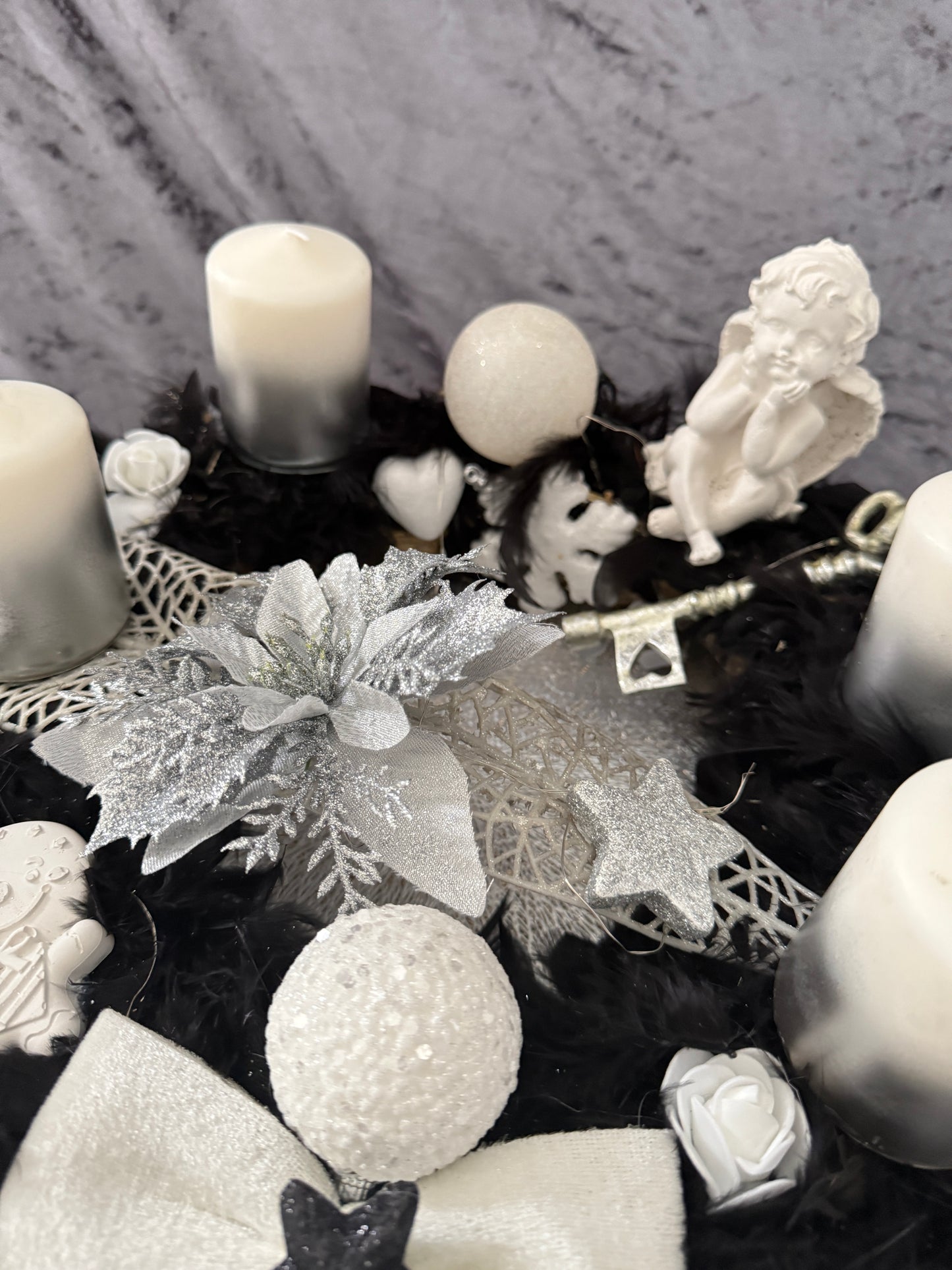 Adventskranz Federkranz schwarz weiß