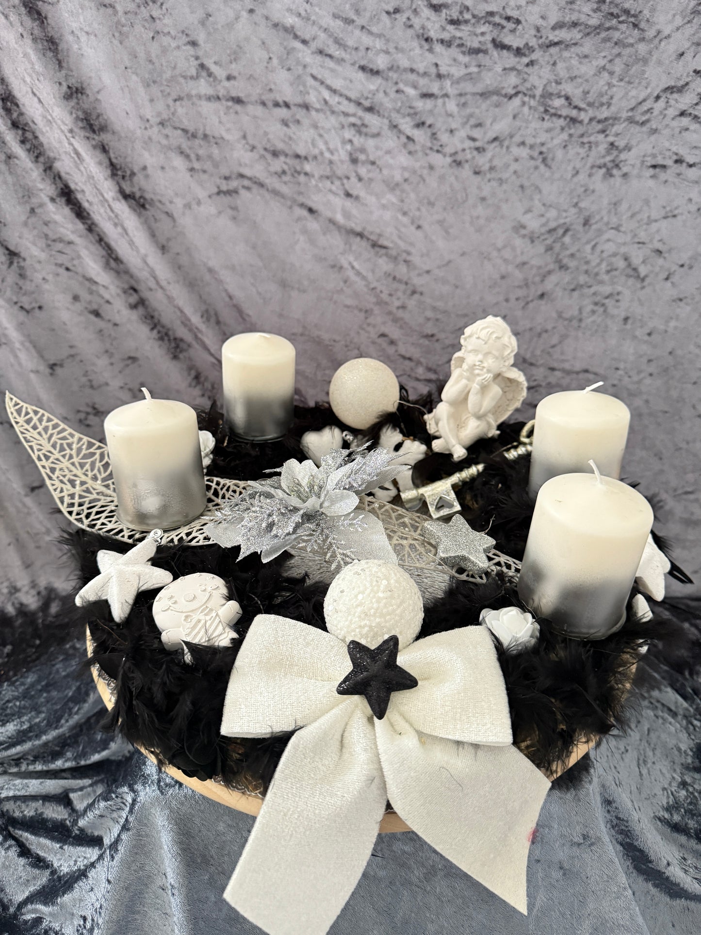 Adventskranz Federkranz schwarz weiß