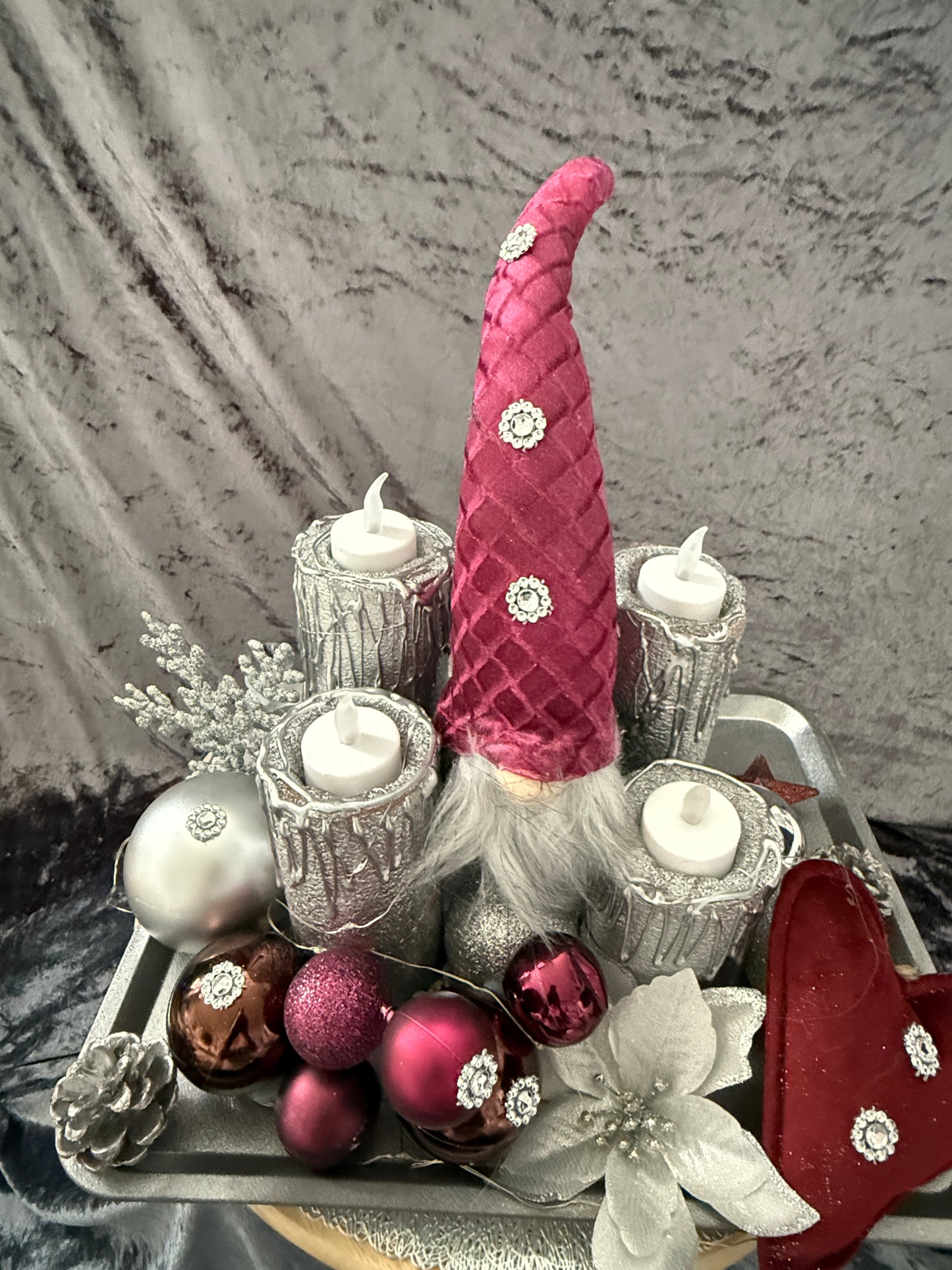 Adventskranz Wichtel rot
