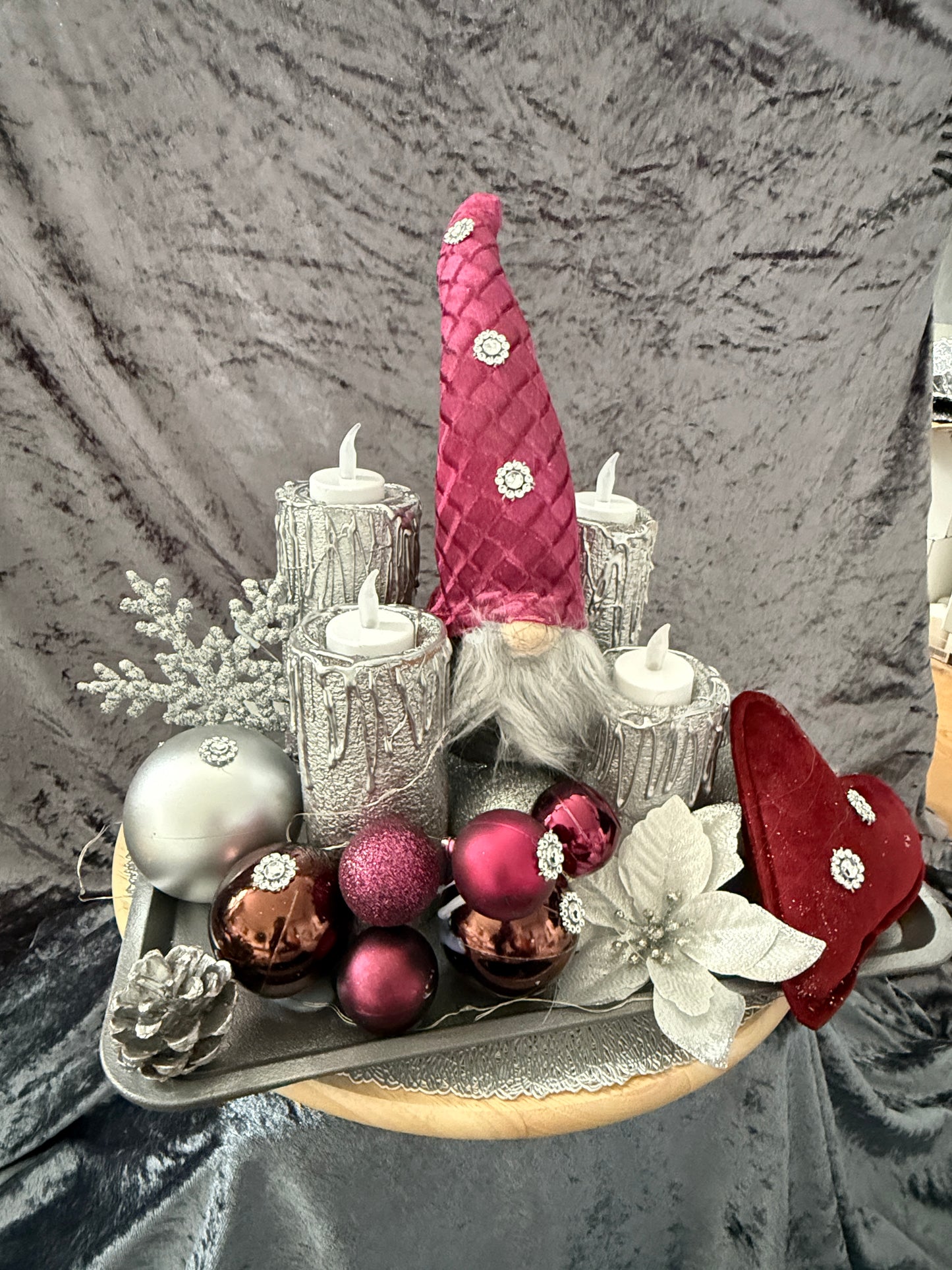 Adventskranz Wichtel rot