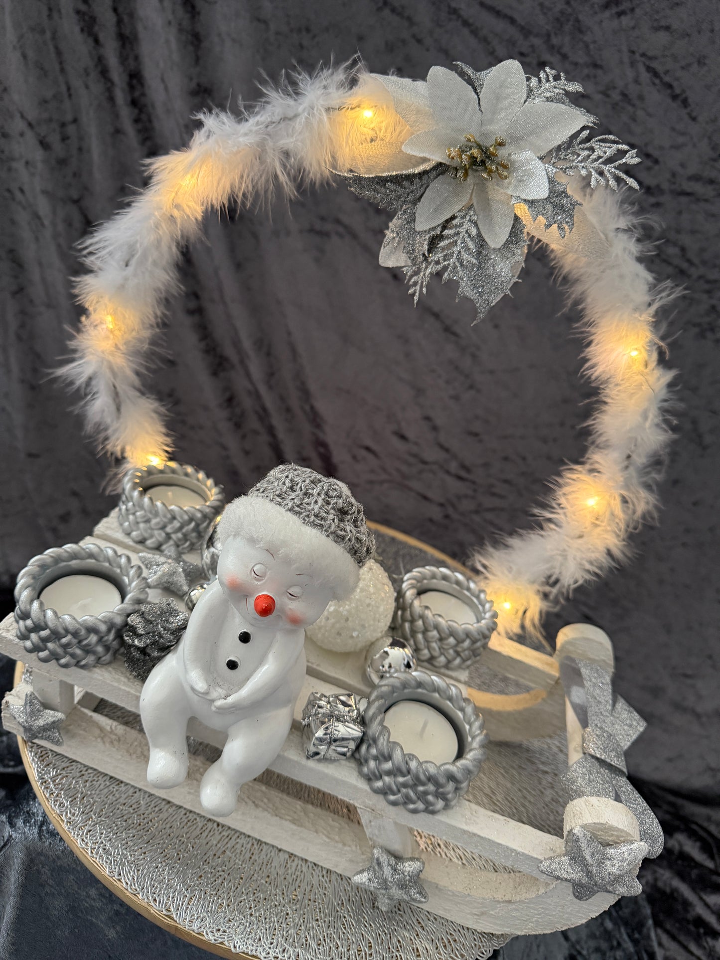 Adventskranz Schlitten weiß silber