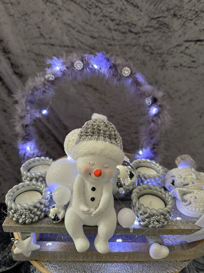 Adventskranz Schlitten silber weiß