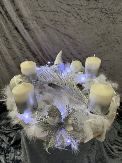 Adventskranz Federkranz weiß silber