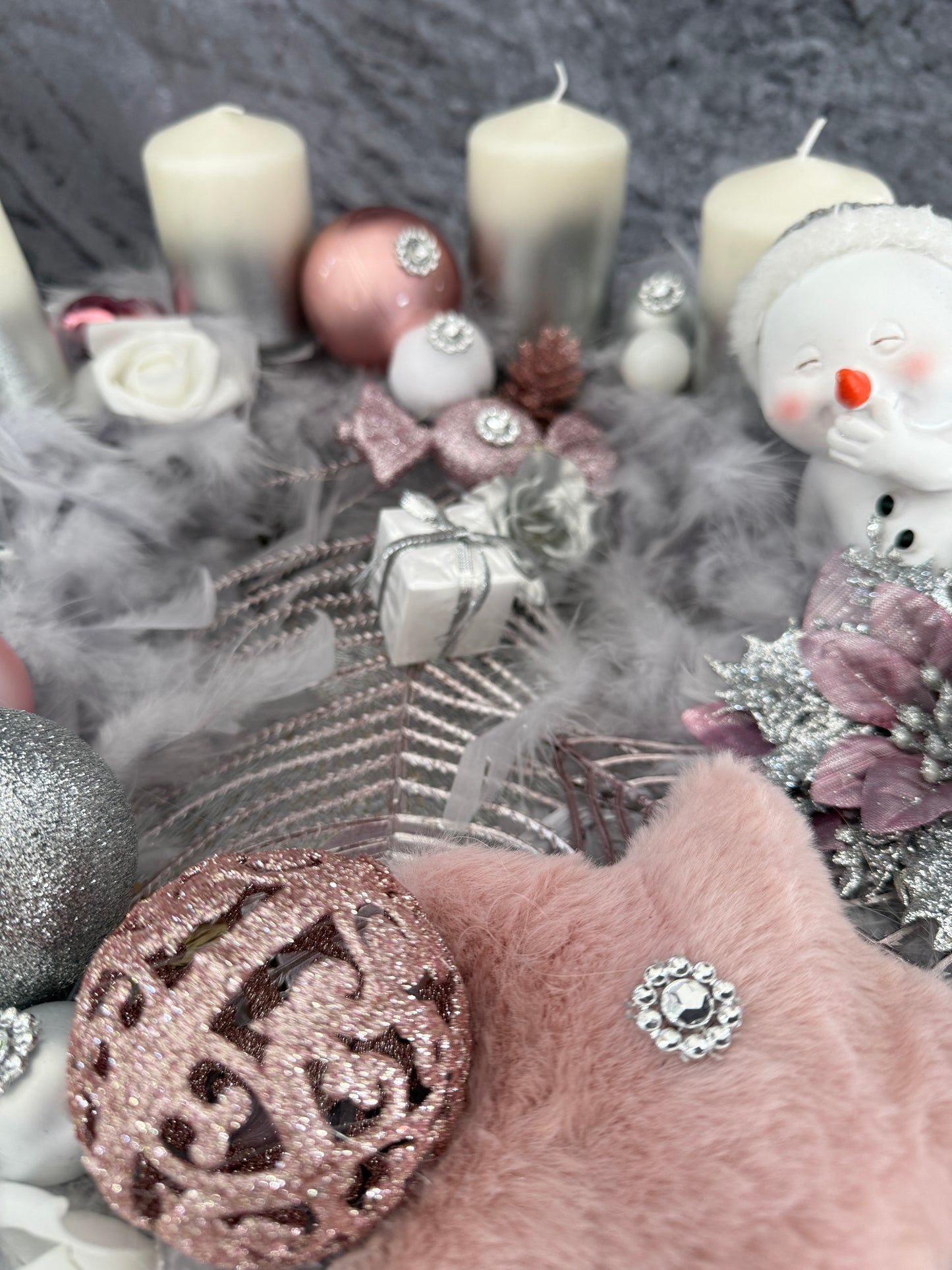 Adventskranz Federkranz grau rosa