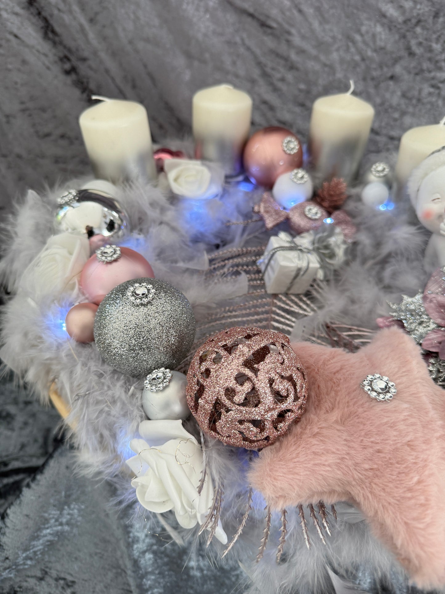 Adventskranz Federkranz grau rosa