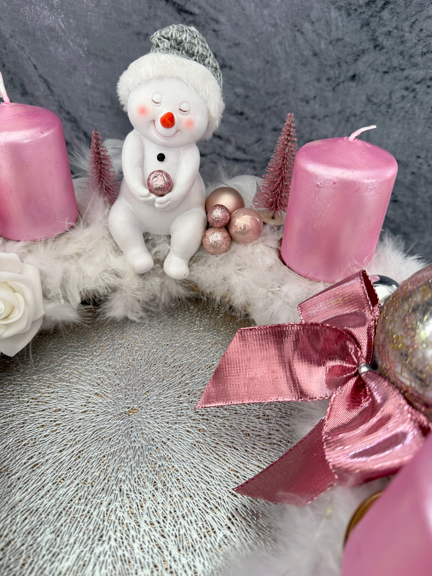 Adventskranz Federkranz weiß rosa