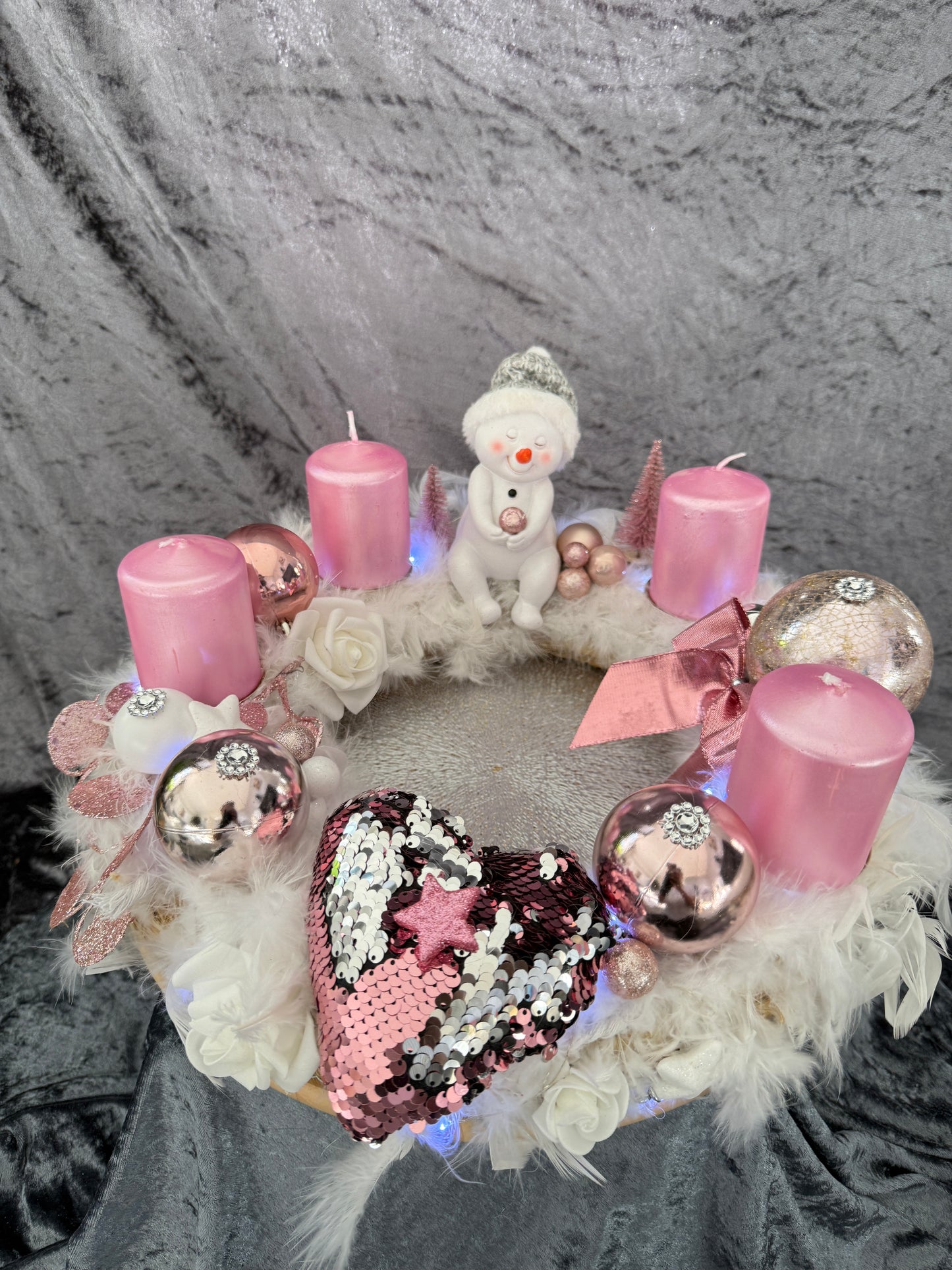 Adventskranz Federkranz weiß rosa