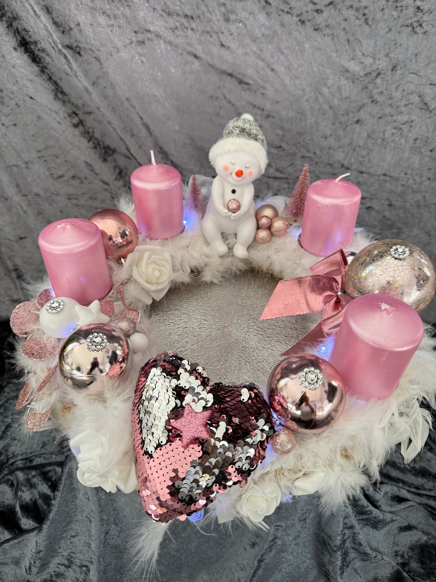 Adventskranz Federkranz weiß rosa