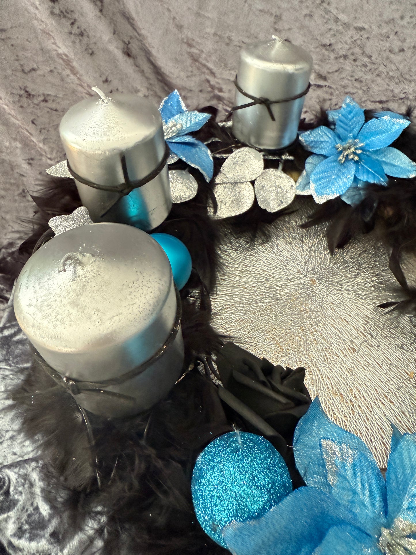 Adventskranz Federkranz schwarz blau