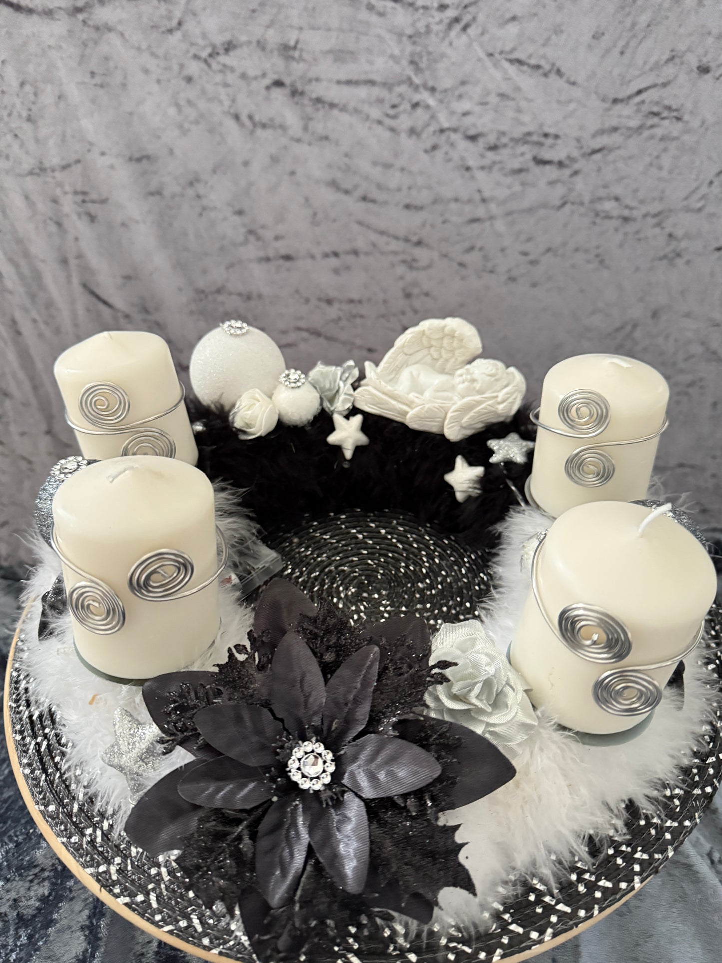 Adventskranz Federkranz weiß schwarz