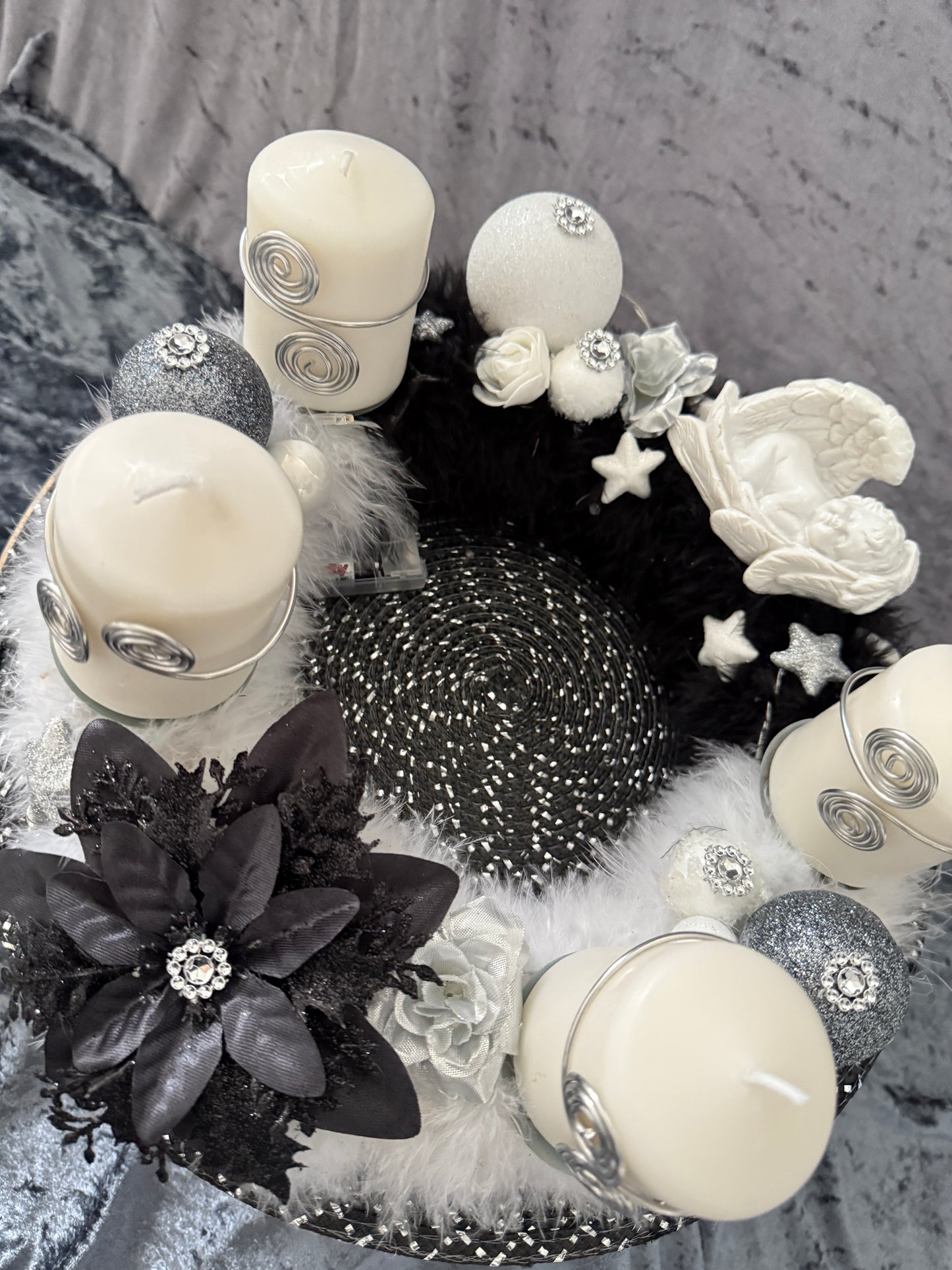 Adventskranz Federkranz weiß schwarz