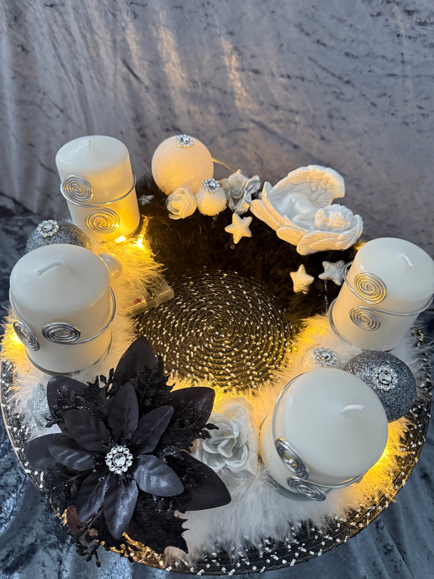 Adventskranz Federkranz weiß schwarz