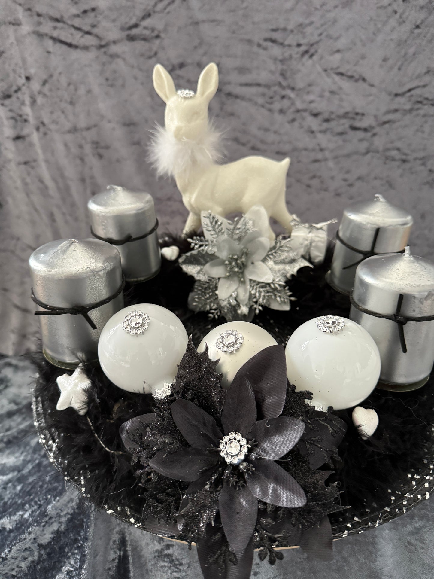 Adventskranz Federkranz schwarz weiß