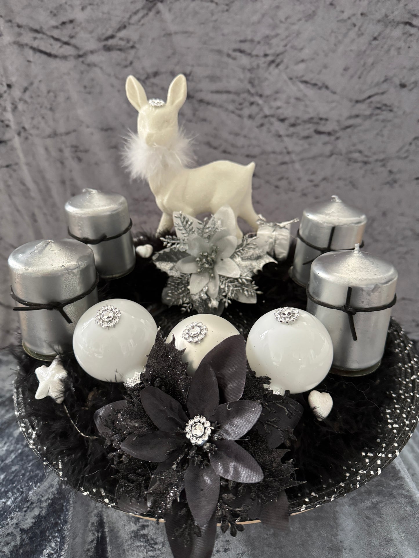 Adventskranz Federkranz schwarz weiß