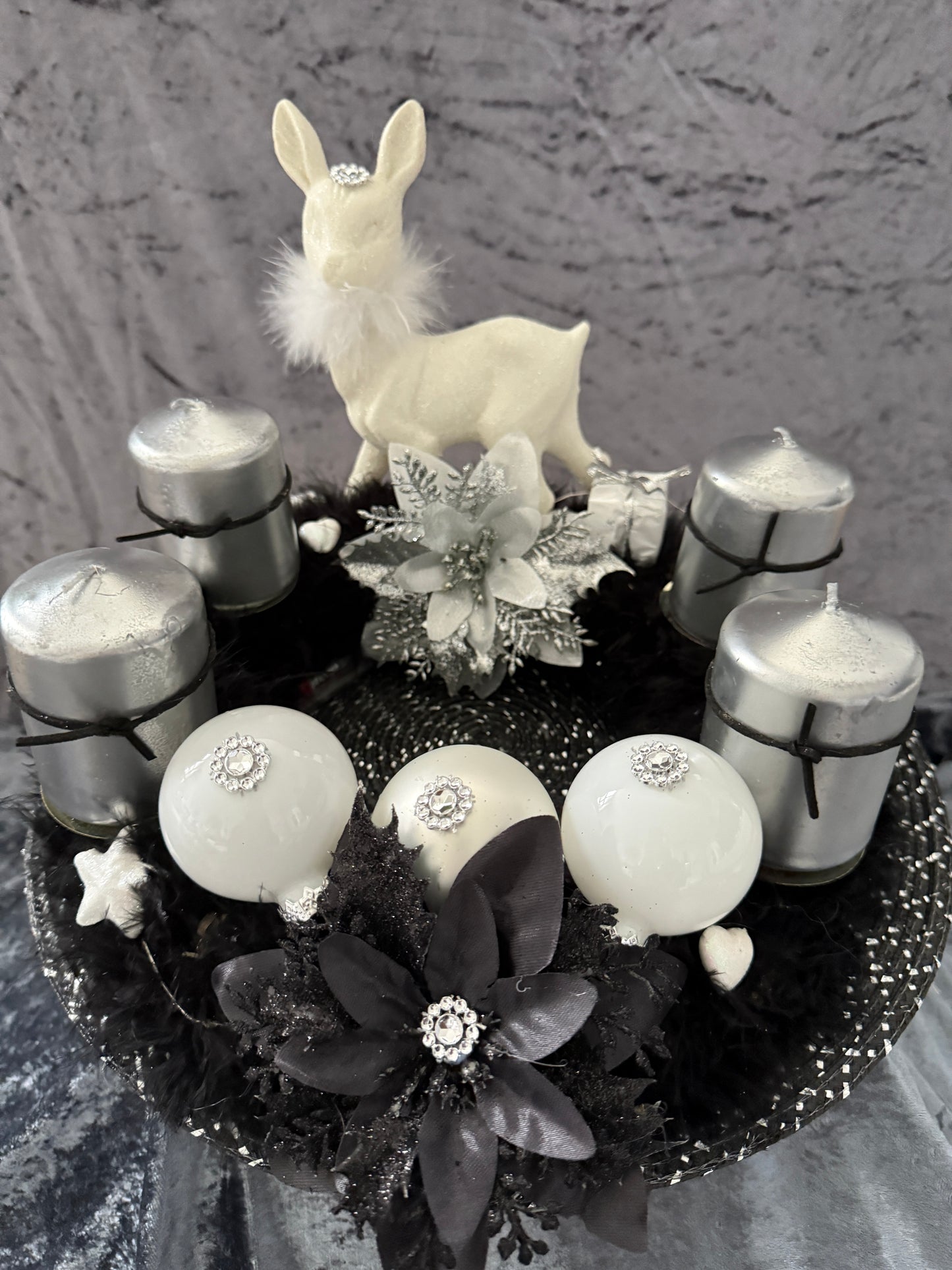 Adventskranz Federkranz schwarz weiß