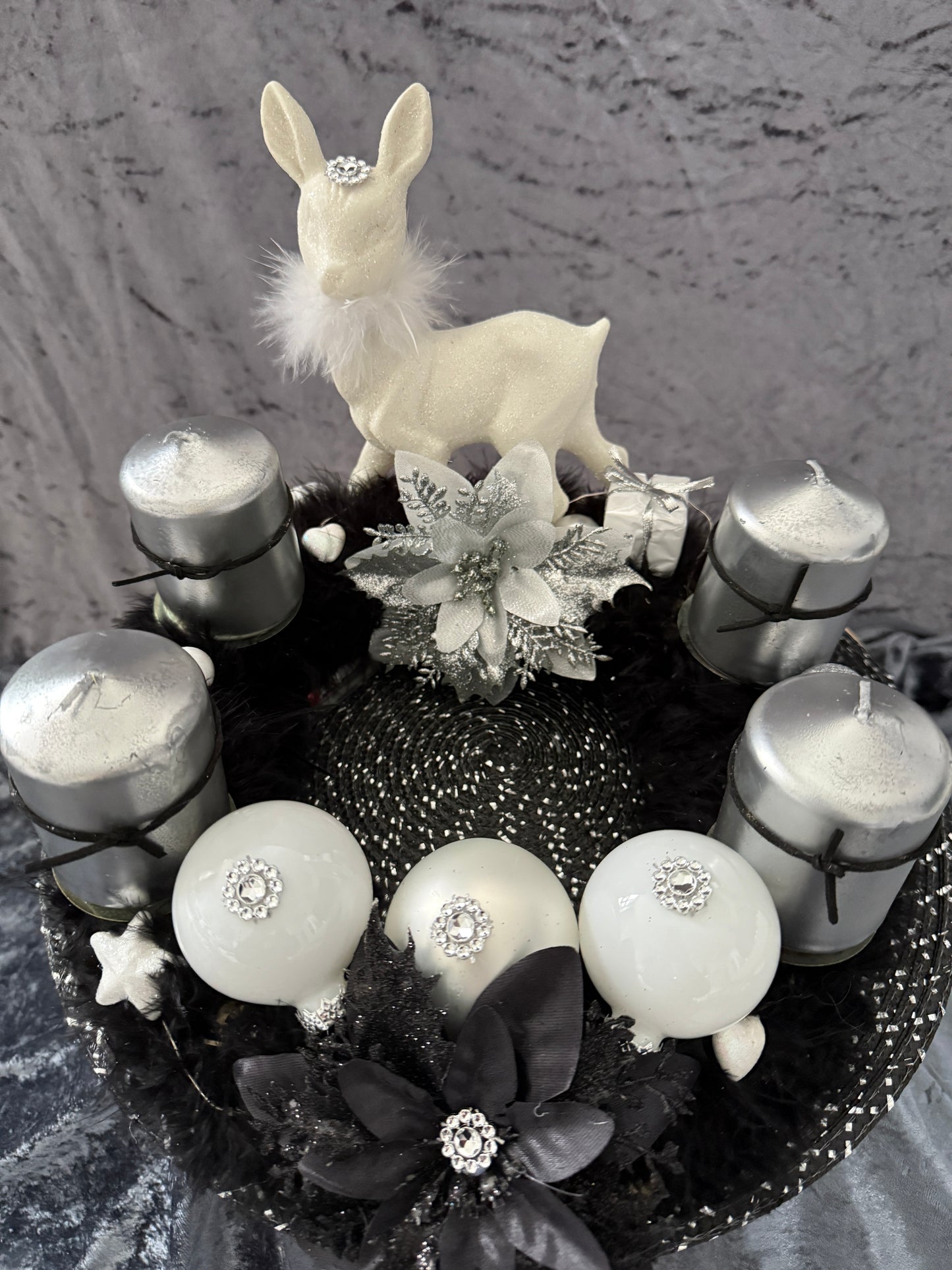 Adventskranz Federkranz schwarz weiß