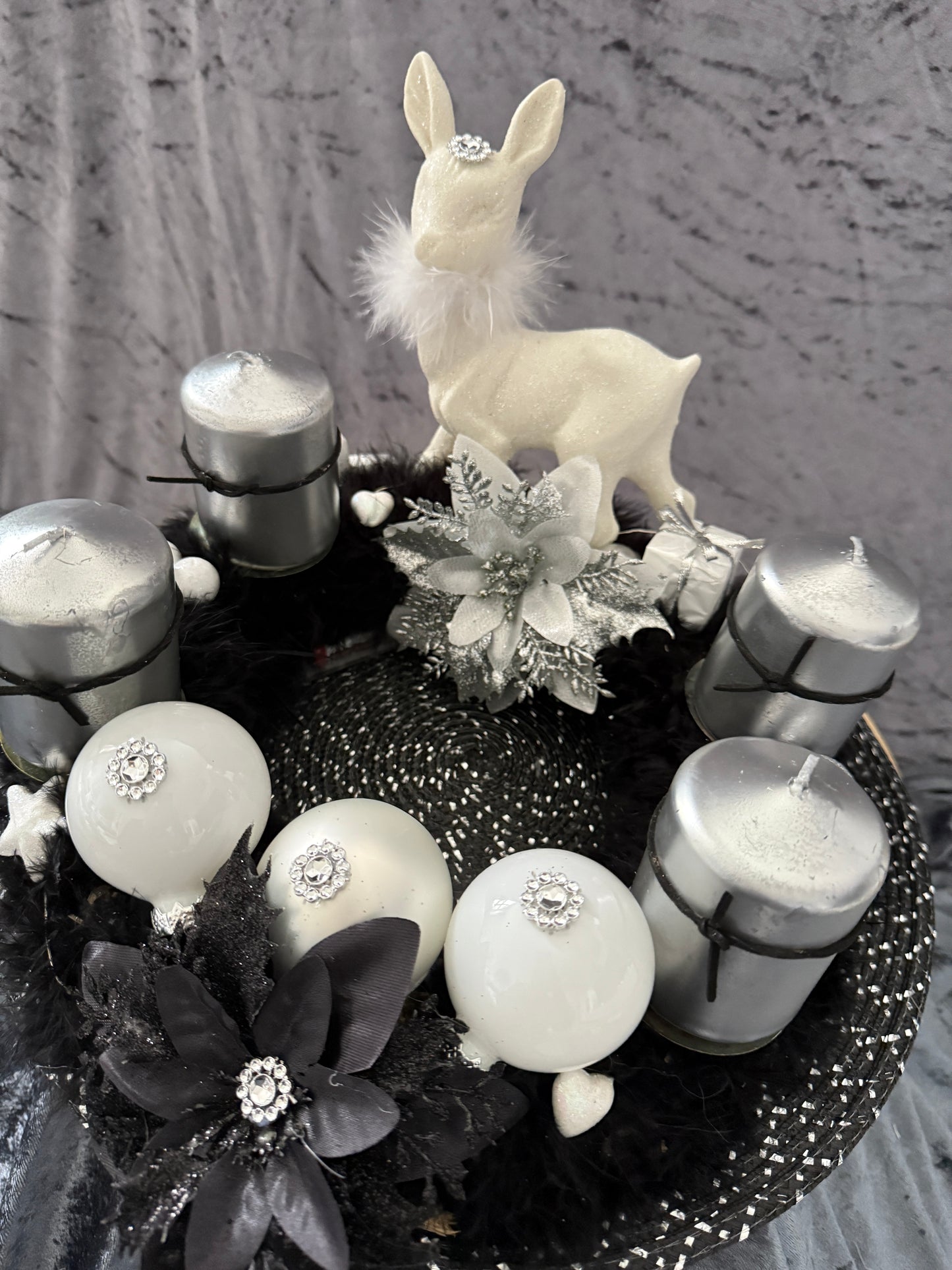 Adventskranz Federkranz schwarz weiß