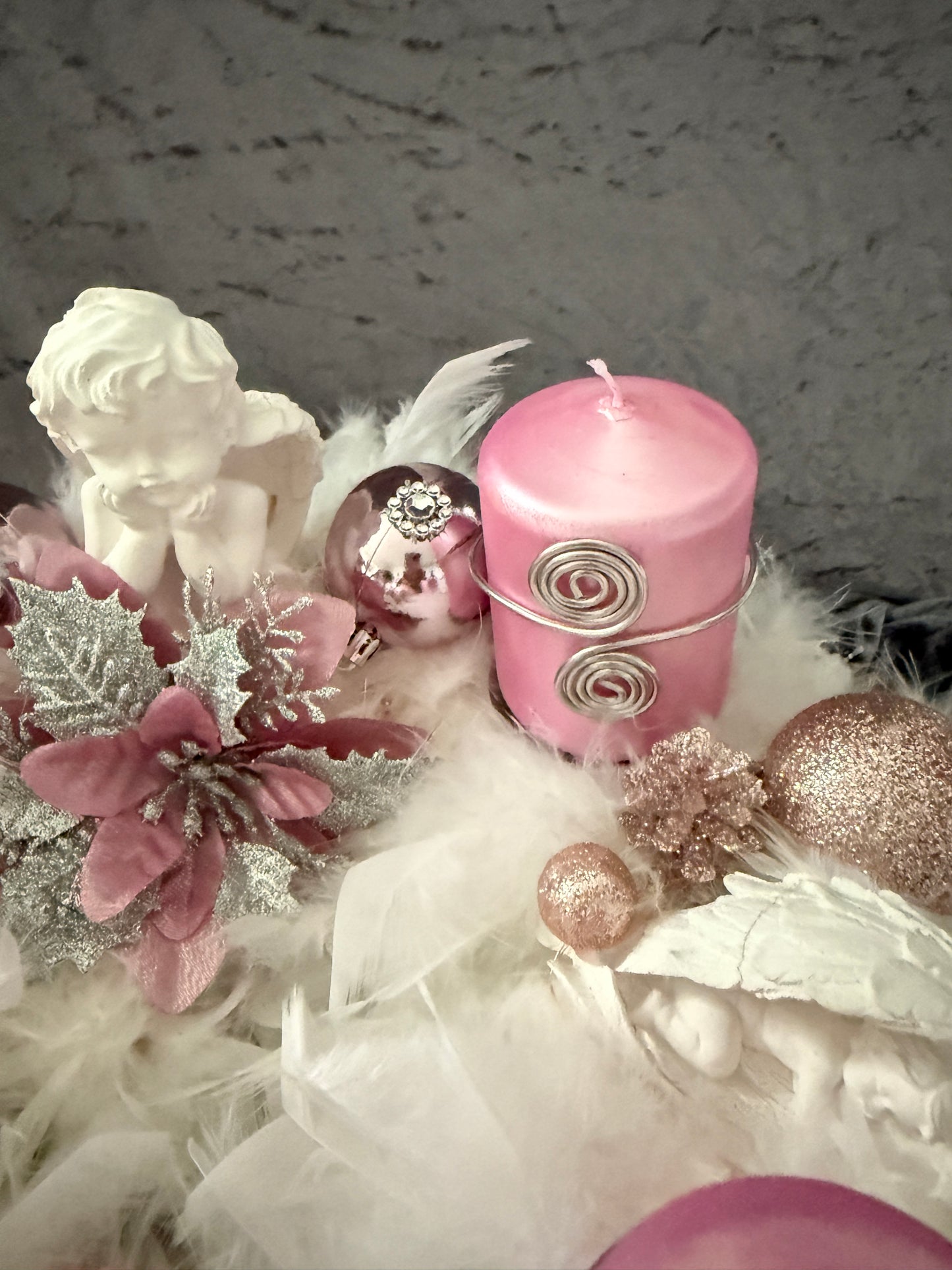 Adventskranz Federkranz weiß rosa