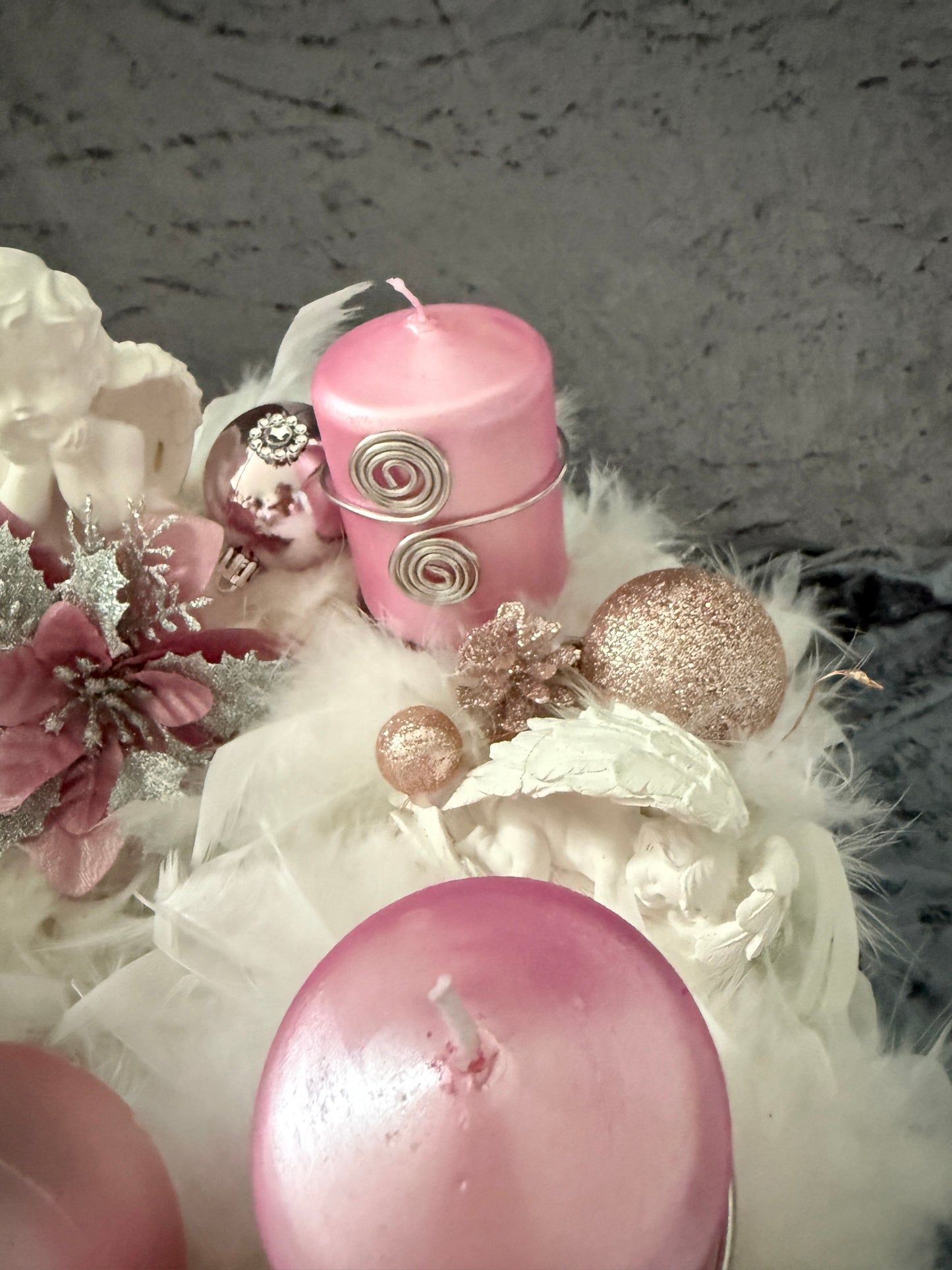 Adventskranz Federkranz weiß rosa