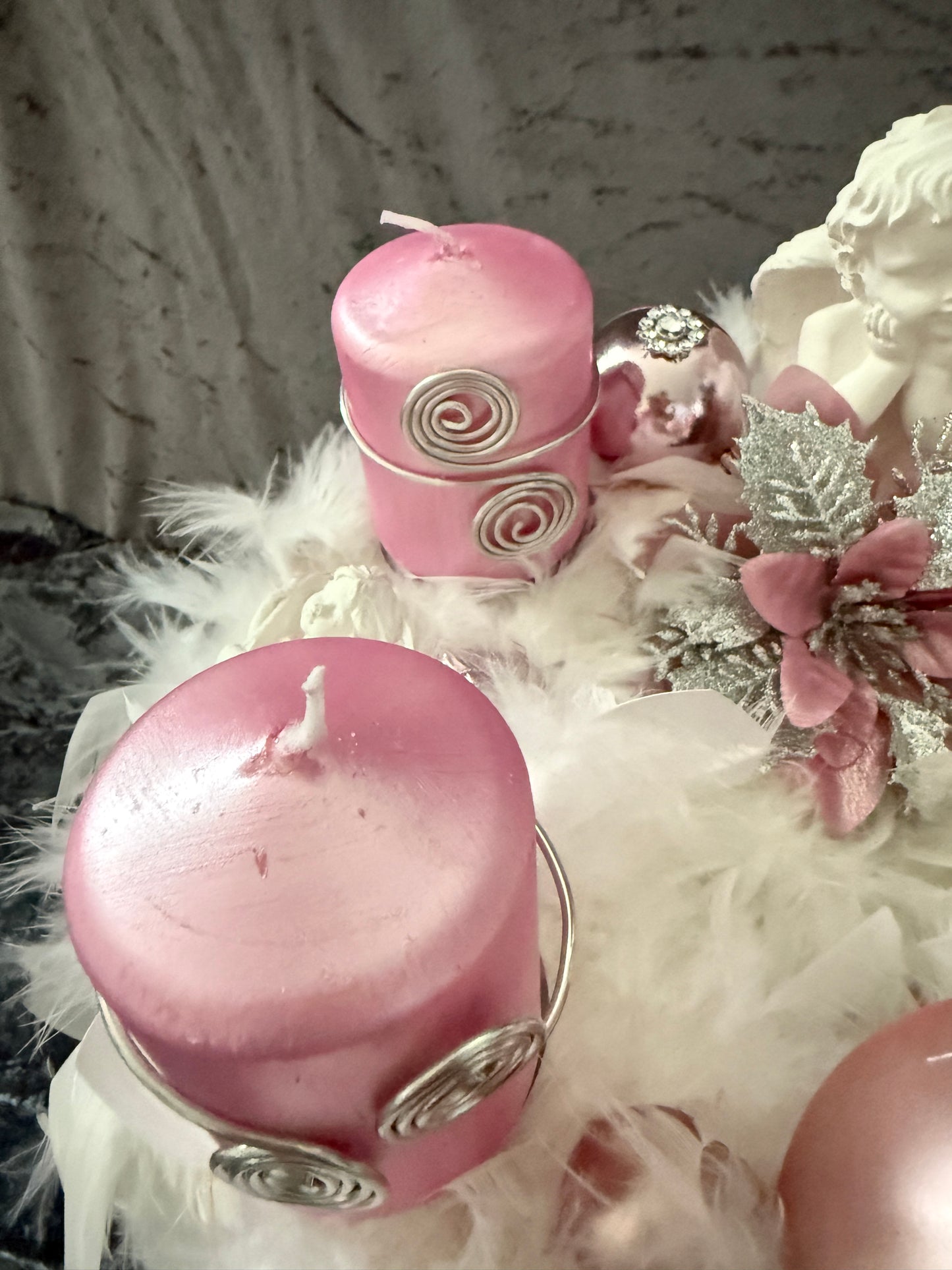 Adventskranz Federkranz weiß rosa