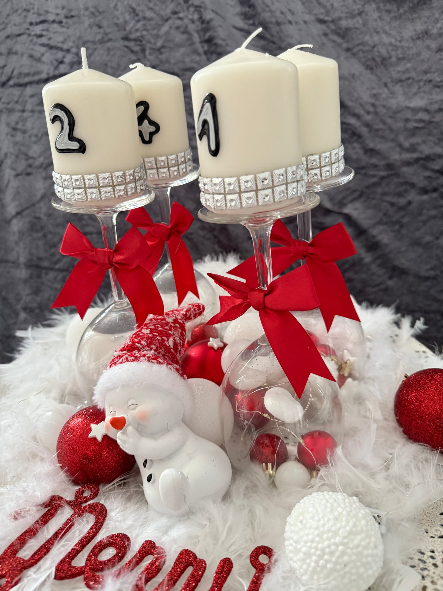 Adventskranz Gläser weiß rot