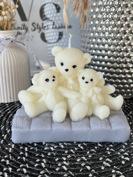 Teddy Famile auf Kissen Kerze